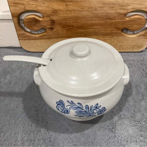Pfaltzgraff Yorktowne vintage soup tureen - Picture 3 of 16